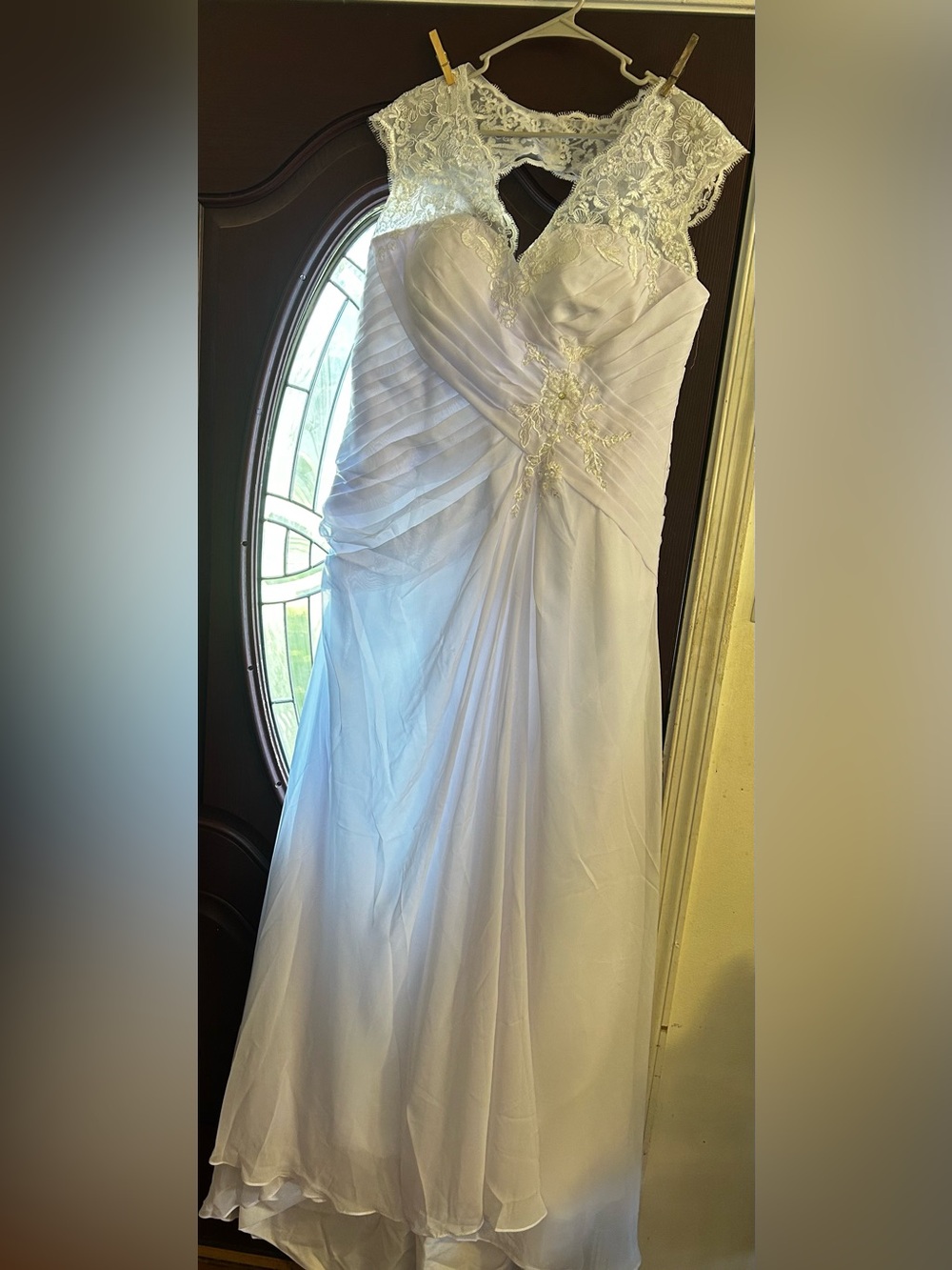 Elegant White Lace Cap-Sleeve Bridal Dress 18 plus